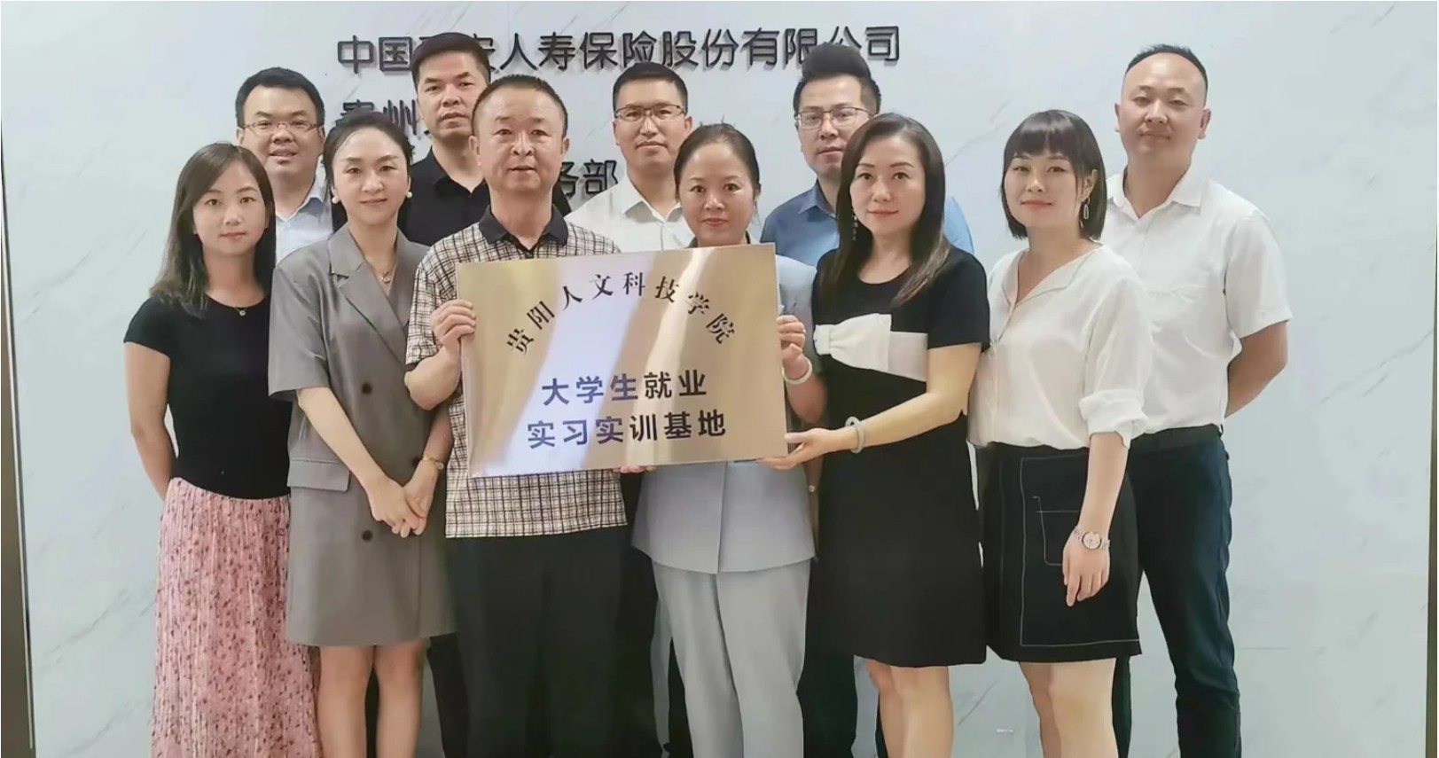 伟德文学与新闻传播学院院长钟旭带队开展 “访企拓岗促就业”专项行动