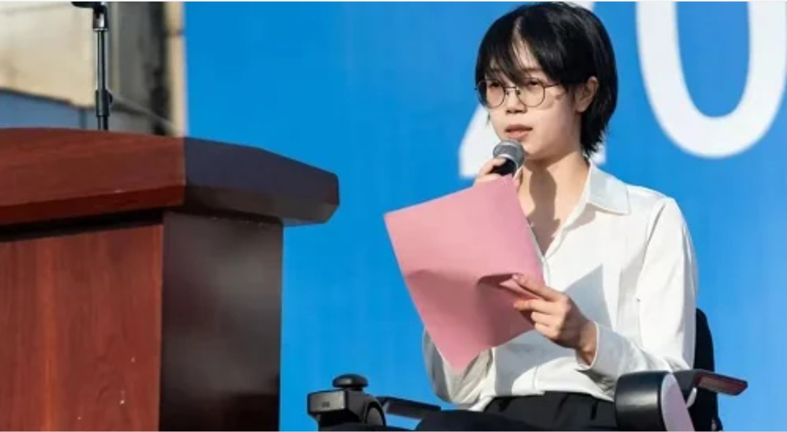 青春飞扬，热血铿锵 ——伟德2022级新生开学典礼暨军训动员大会隆重开幕