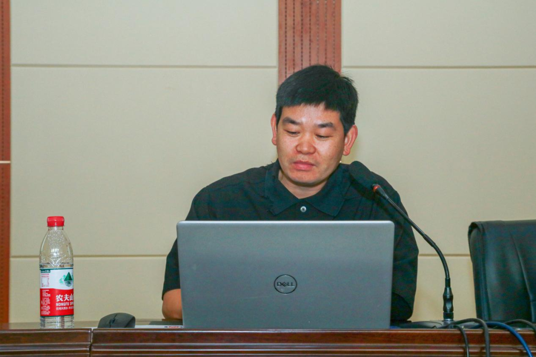 李明灯先生.png