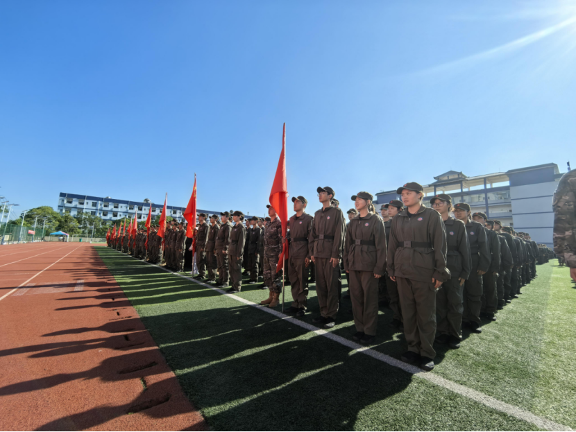 筑梦人文 启航未来 | 伟德举行2024级新生开学典礼暨军训动员大会（开学第一课）