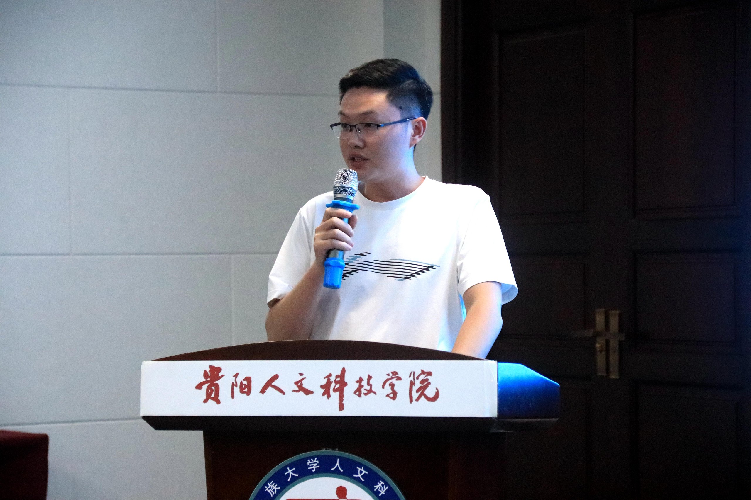 学院团总支书记支胜杰老师开场致辞(1).jpg