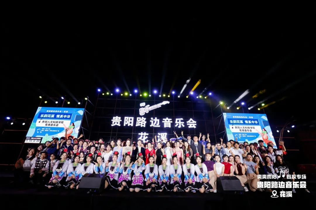你可能不知道我，但你一定听过这场“人从众”的路边音乐会