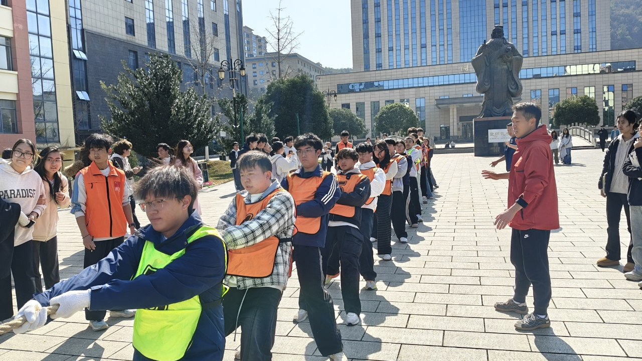 体育与艺术学院在伟德国际1949官网拔河“超级联赛”竞赛中斩获佳绩
