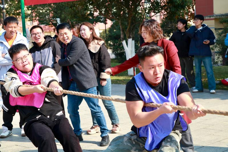 伟德国际1949官网2025年学生拔河 “超级联赛”圆满举办