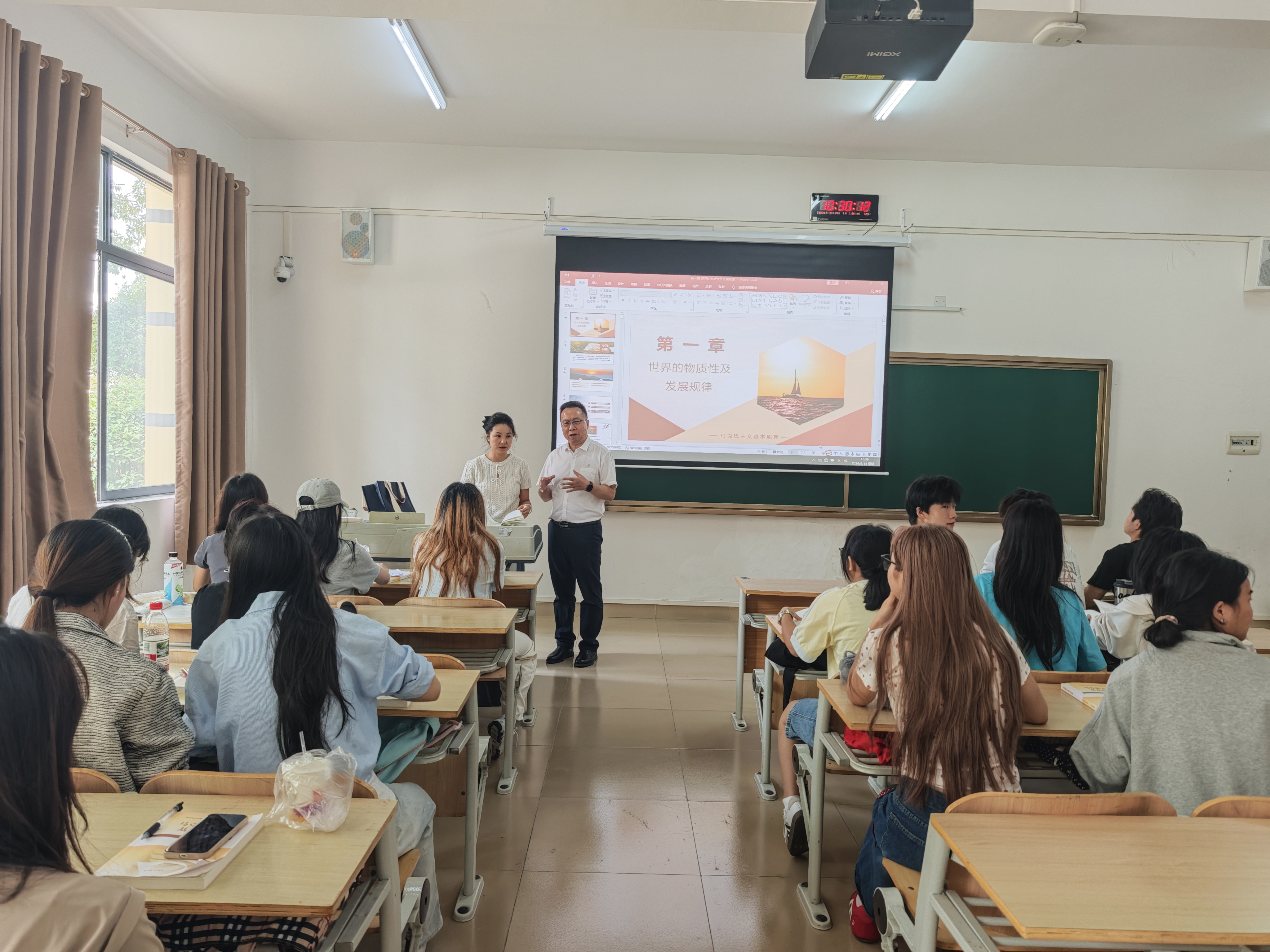 学院党政领导班子深入课堂开展教学督导检查