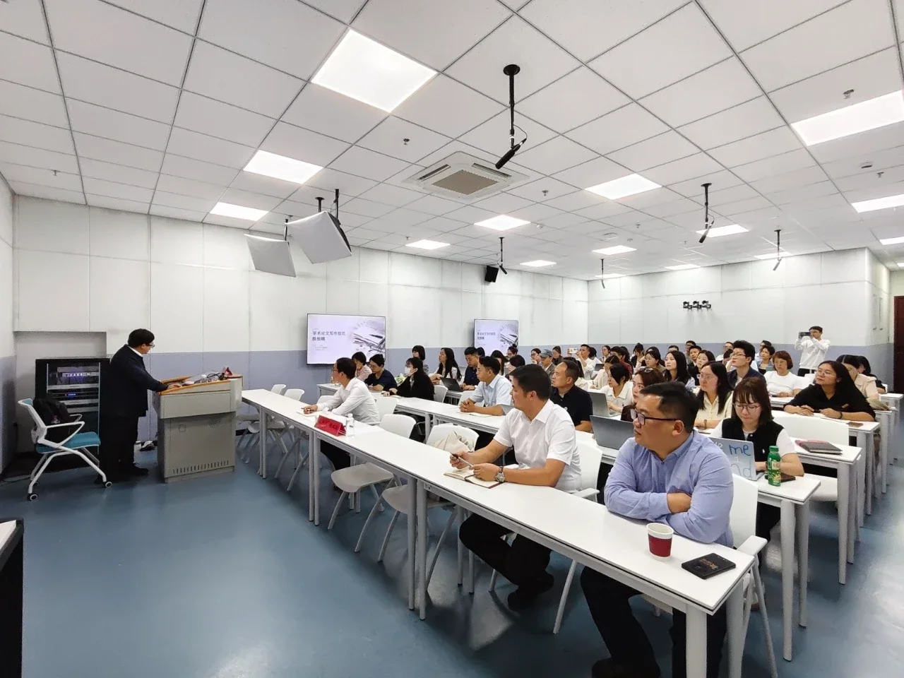 高质量学术论文的撰写与发表学术讲座照片(1)
